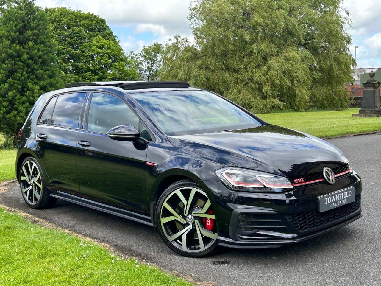 A 2018 VOLKSWAGEN GOLF 2.0 TSI GTI Performance Hatchback 5dr Petrol DSG Euro 6 (s/s) (245 ps) A 2018 VOLKSWAGEN GOLF 2.0 TSI GTI Performance Hatchback 5dr Petrol DSG Euro 6 (s/s) (245 ps)