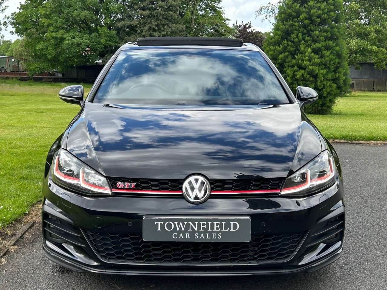 A 2018 VOLKSWAGEN GOLF 2.0 TSI GTI Performance Hatchback 5dr Petrol DSG Euro 6 (s/s) (245 ps) A 2018 VOLKSWAGEN GOLF 2.0 TSI GTI Performance Hatchback 5dr Petrol DSG Euro 6 (s/s) (245 ps)