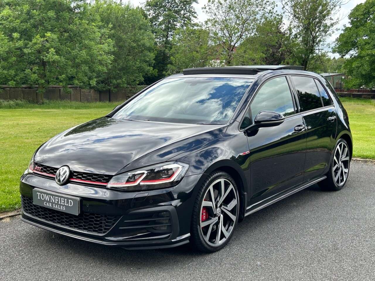 A 2018 VOLKSWAGEN GOLF 2.0 TSI GTI Performance Hatchback 5dr Petrol DSG Euro 6 (s/s) (245 ps) A 2018 VOLKSWAGEN GOLF 2.0 TSI GTI Performance Hatchback 5dr Petrol DSG Euro 6 (s/s) (245 ps)