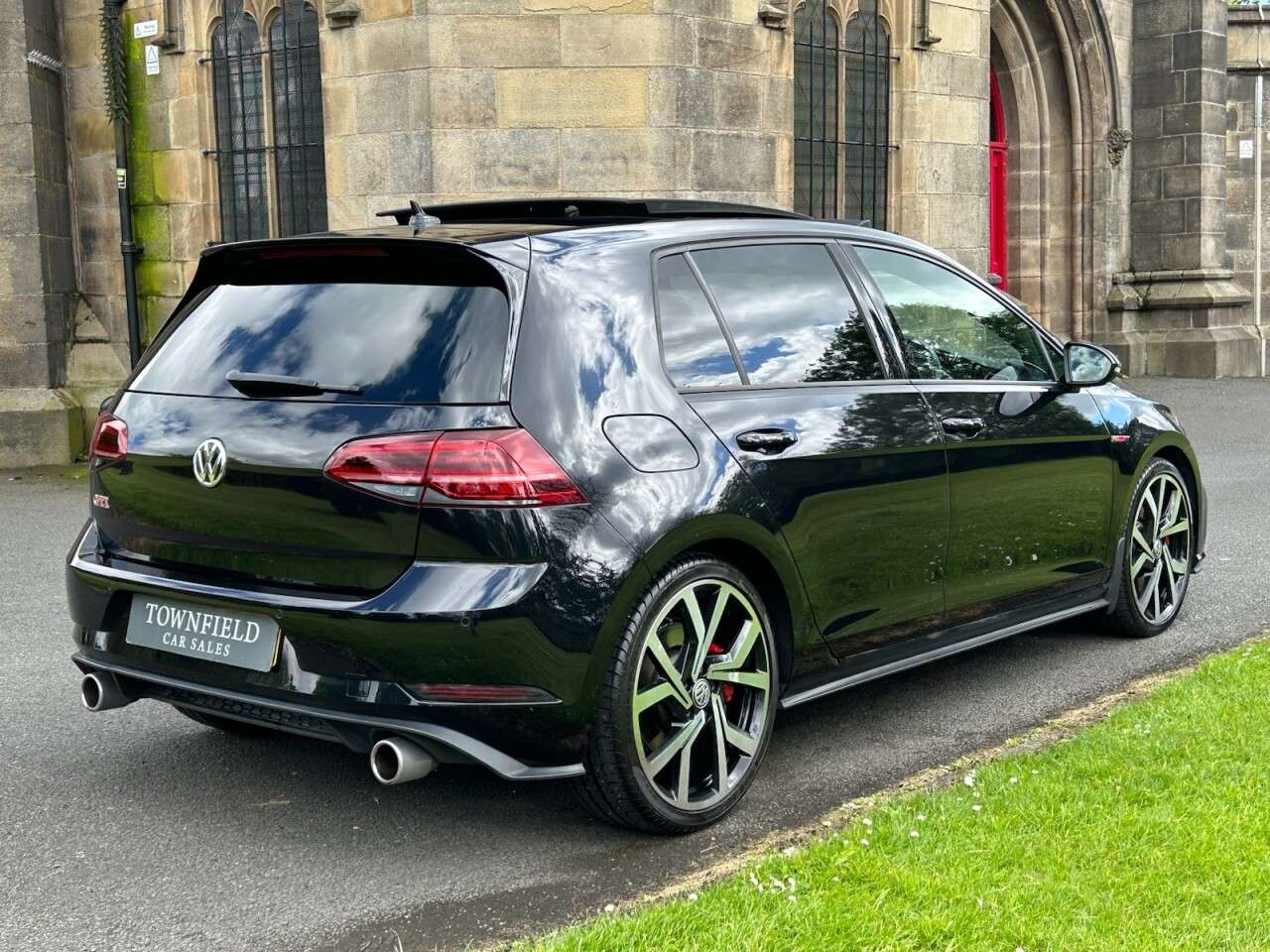 A 2018 VOLKSWAGEN GOLF 2.0 TSI GTI Performance Hatchback 5dr Petrol DSG Euro 6 (s/s) (245 ps) A 2018 VOLKSWAGEN GOLF 2.0 TSI GTI Performance Hatchback 5dr Petrol DSG Euro 6 (s/s) (245 ps)