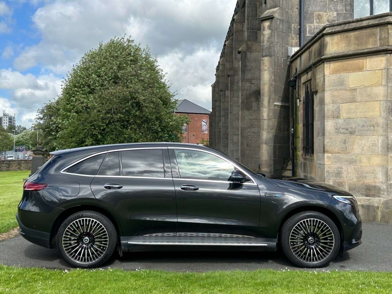 A 2022 MERCEDES-BENZ EQC EQC 400 80kWh AMG Line (Premium) SUV 5dr Electric Auto 4MATIC (408 ps) POWE A 2022 MERCEDES-BENZ EQC EQC 400 80kWh AMG Line (Premium) SUV 5dr Electric Auto 4MATIC (408 ps) POWE