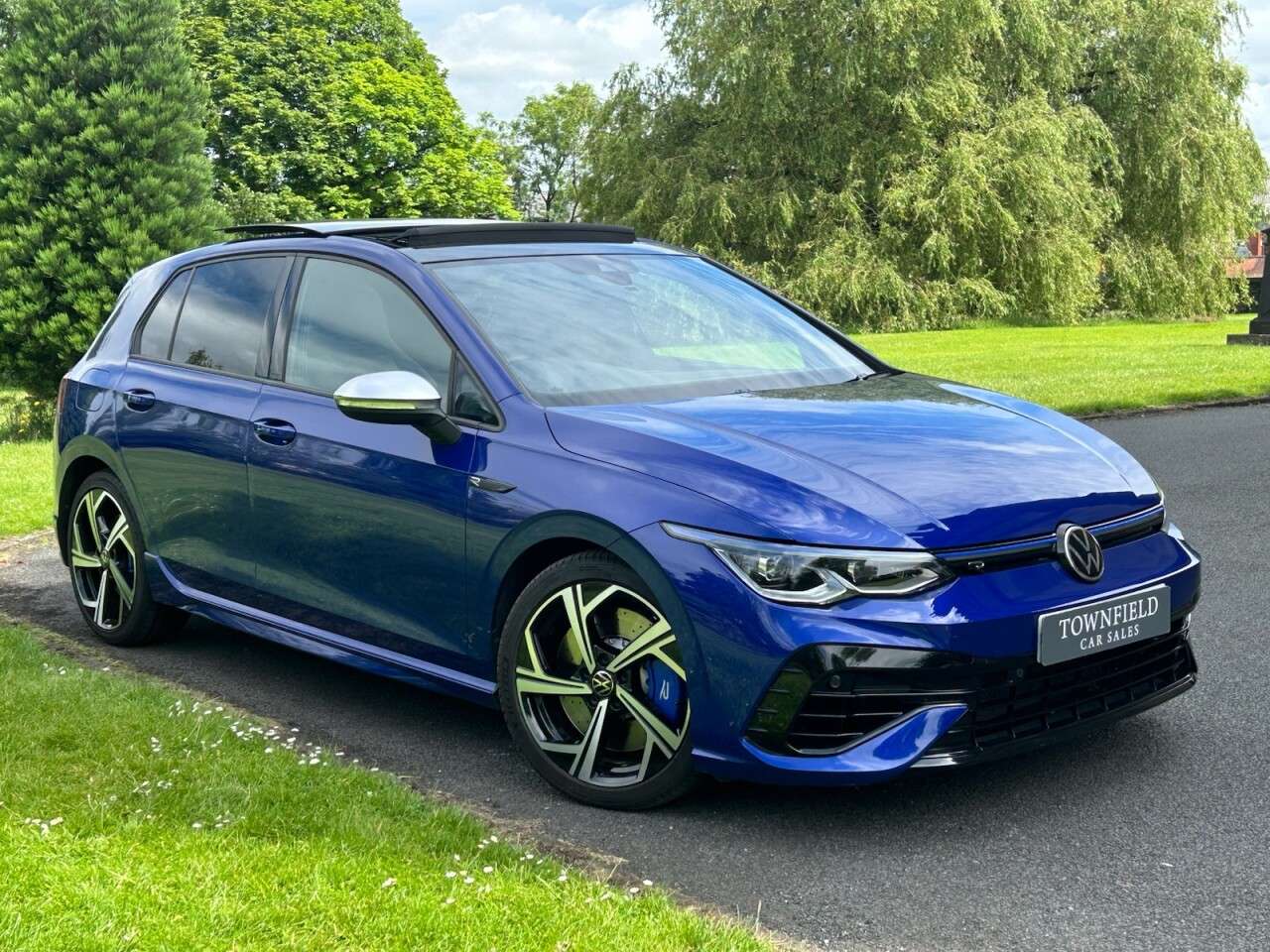 A 2021 VOLKSWAGEN GOLF 2.0 TSI R Hatchback 5dr Petrol DSG 4Motion Euro 6 (s/s) (320 ps) SAT NAV+HE A 2021 VOLKSWAGEN GOLF 2.0 TSI R Hatchback 5dr Petrol DSG 4Motion Euro 6 (s/s) (320 ps) SAT NAV+HE