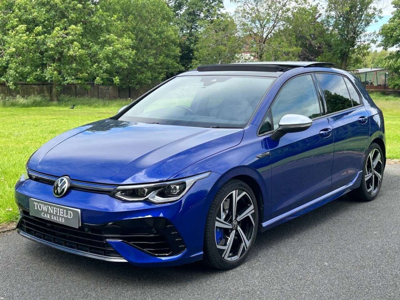 A 2021 VOLKSWAGEN GOLF 2.0 TSI R Hatchback 5dr Petrol DSG 4Motion Euro 6 (s/s) (320 ps) SAT NAV+HE A 2021 VOLKSWAGEN GOLF 2.0 TSI R Hatchback 5dr Petrol DSG 4Motion Euro 6 (s/s) (320 ps) SAT NAV+HE