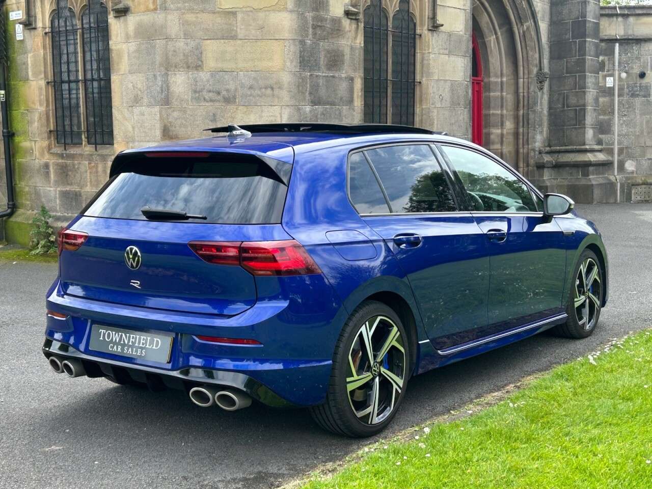 A 2021 VOLKSWAGEN GOLF 2.0 TSI R Hatchback 5dr Petrol DSG 4Motion Euro 6 (s/s) (320 ps) SAT NAV+HE A 2021 VOLKSWAGEN GOLF 2.0 TSI R Hatchback 5dr Petrol DSG 4Motion Euro 6 (s/s) (320 ps) SAT NAV+HE