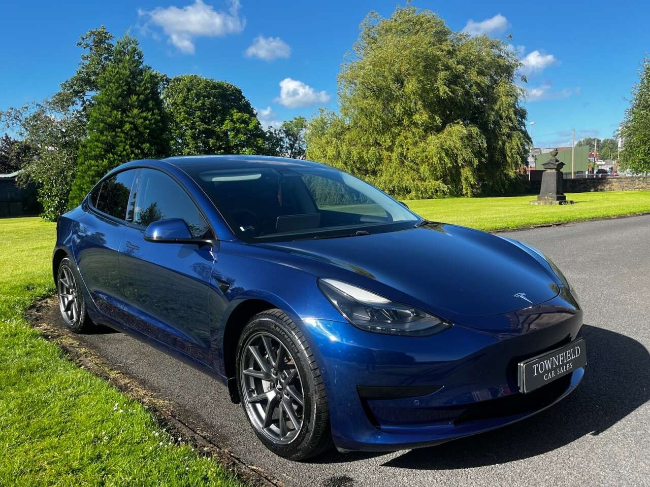 A 2021 TESLA MODEL 3 Standard Range Plus Saloon 4dr Electric Auto RWD (241 bhp) HEATED SEATS A 2021 TESLA MODEL 3 Standard Range Plus Saloon 4dr Electric Auto RWD (241 bhp) HEATED SEATS