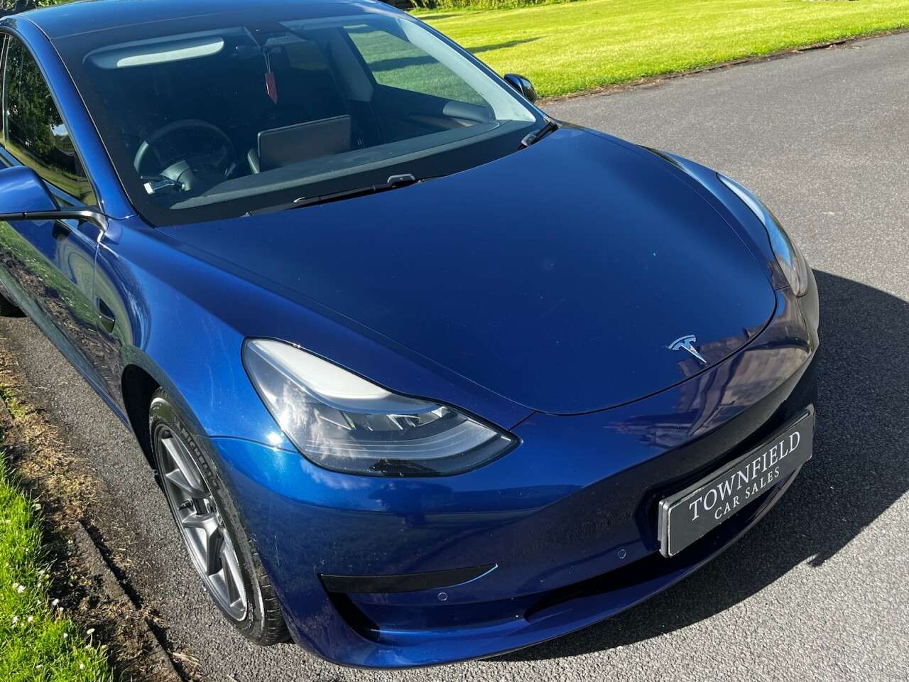 A 2021 TESLA MODEL 3 Standard Range Plus Saloon 4dr Electric Auto RWD (241 bhp) HEATED SEATS A 2021 TESLA MODEL 3 Standard Range Plus Saloon 4dr Electric Auto RWD (241 bhp) HEATED SEATS