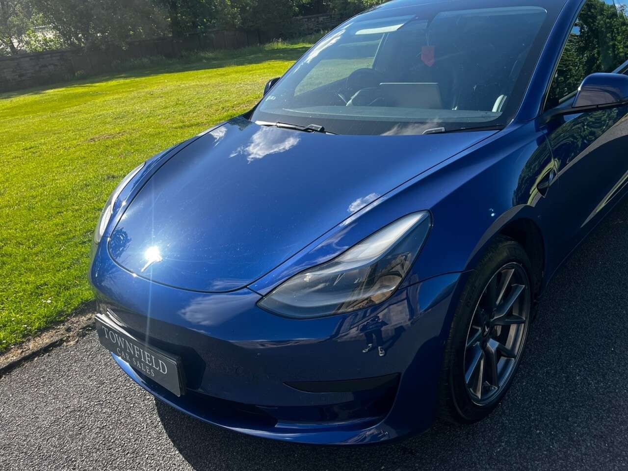 A 2021 TESLA MODEL 3 Standard Range Plus Saloon 4dr Electric Auto RWD (241 bhp) HEATED SEATS A 2021 TESLA MODEL 3 Standard Range Plus Saloon 4dr Electric Auto RWD (241 bhp) HEATED SEATS