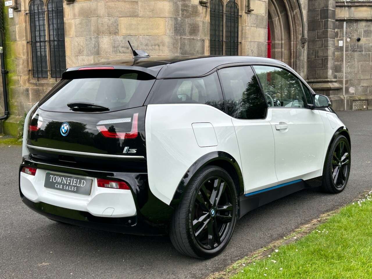 A 2018 BMW I3 33kWh S Hatchback 5dr Petrol Plug-in Hybrid Auto Euro 6 (s/s) (Range Extend A 2018 BMW I3 33kWh S Hatchback 5dr Petrol Plug-in Hybrid Auto Euro 6 (s/s) (Range Extend