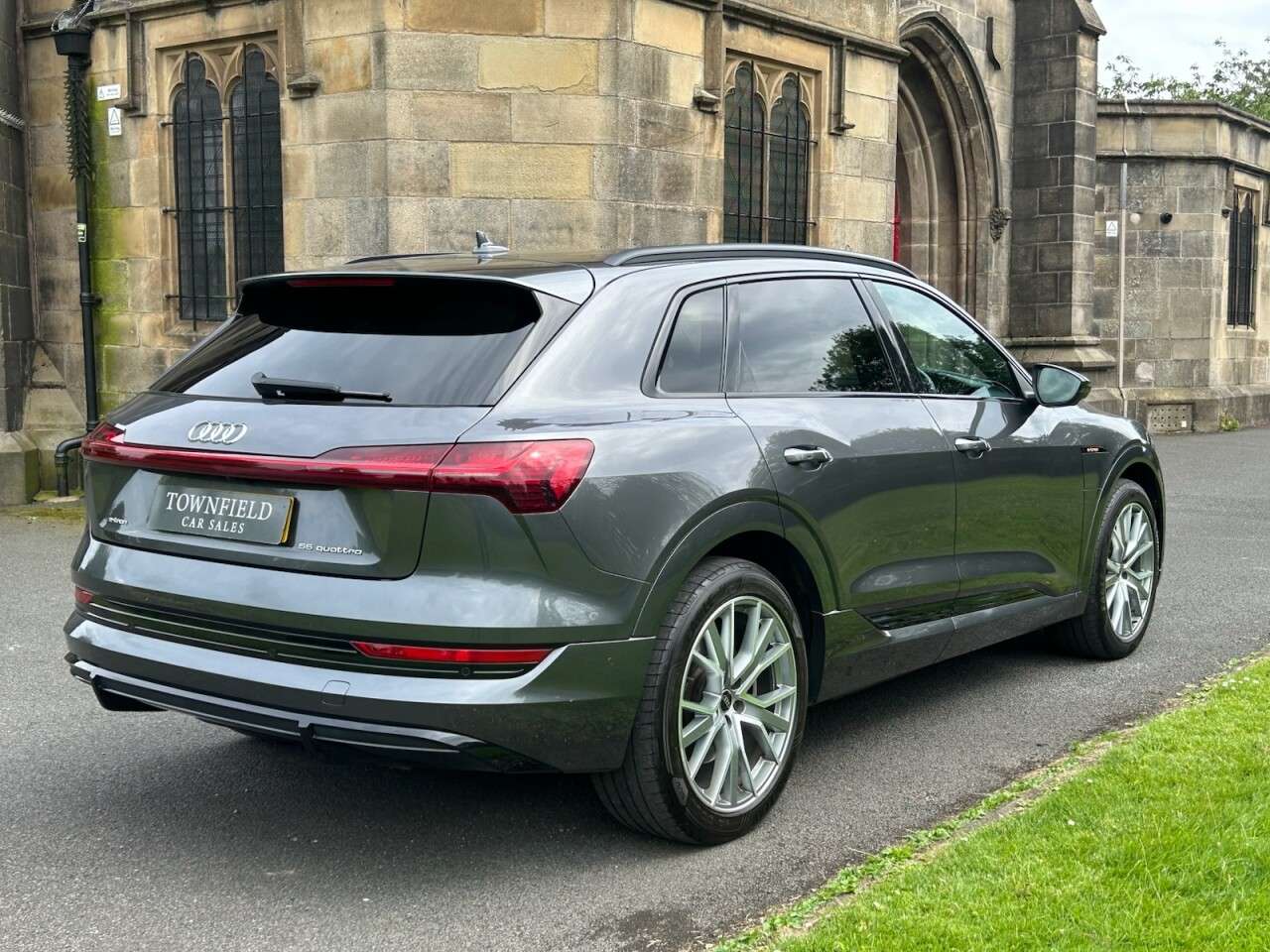 2022 AUDI E-TRON 2022 AUDI E-TRON