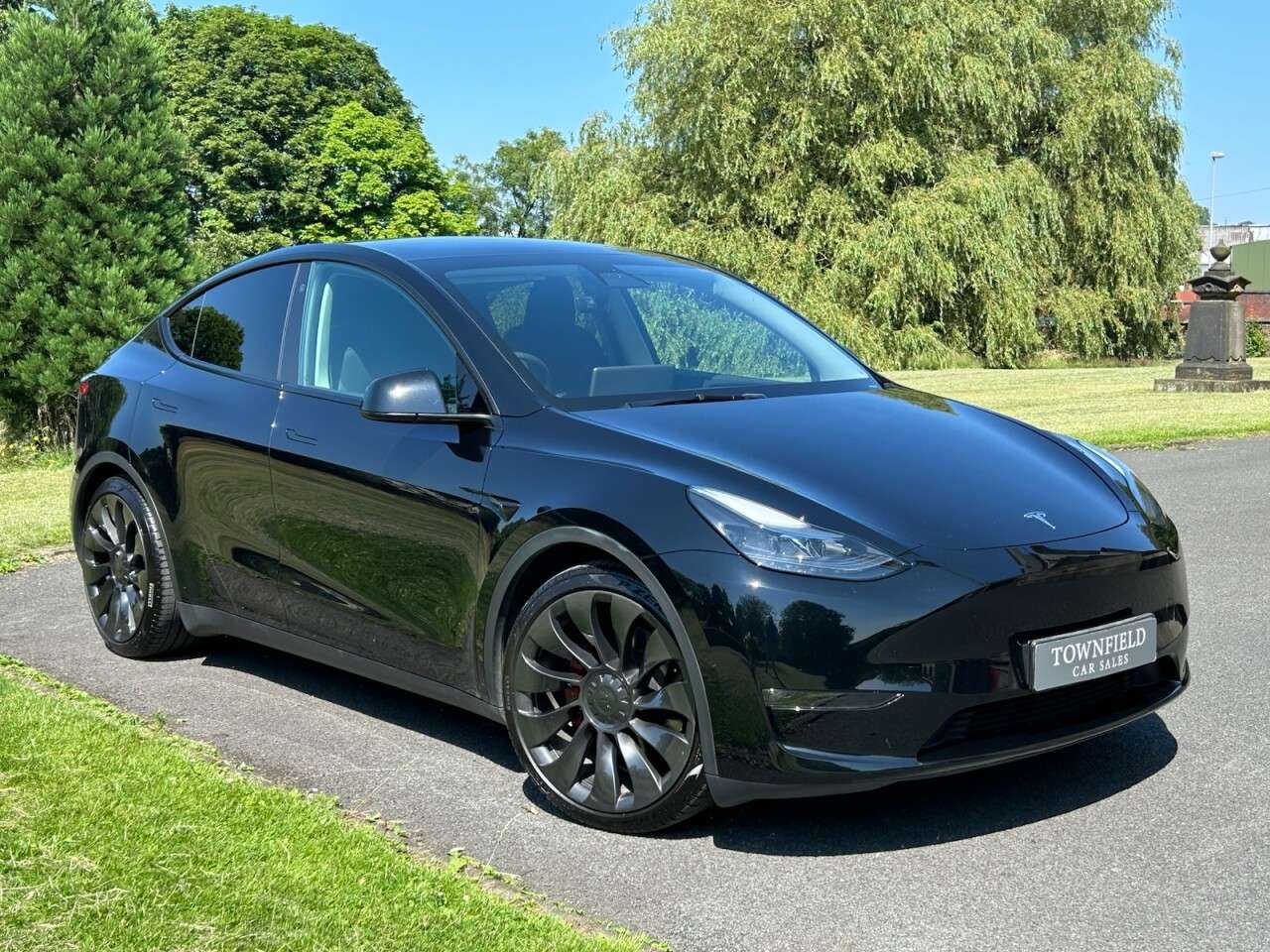 A 2023 TESLA MODEL Y (Dual Motor) Performance SUV 5dr Electric Auto 4WDE (426 bhp) BLACK LEATHER A 2023 TESLA MODEL Y (Dual Motor) Performance SUV 5dr Electric Auto 4WDE (426 bhp) BLACK LEATHER