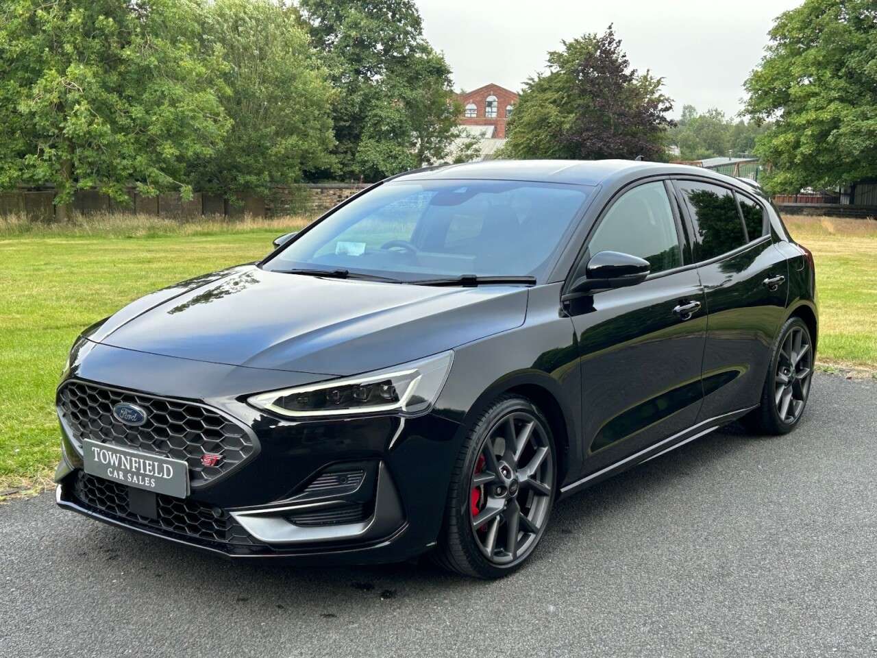 A 2023 FORD FOCUS 2.3T EcoBoost ST Hatchback 5dr Petrol Manual Euro 6 (s/s) (280 ps) REVERSE A 2023 FORD FOCUS 2.3T EcoBoost ST Hatchback 5dr Petrol Manual Euro 6 (s/s) (280 ps) REVERSE