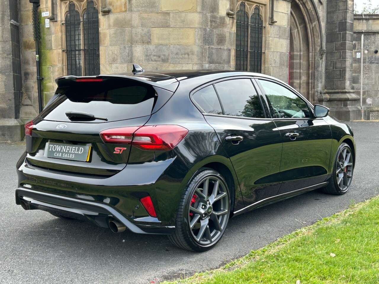 A 2023 FORD FOCUS 2.3T EcoBoost ST Hatchback 5dr Petrol Manual Euro 6 (s/s) (280 ps) REVERSE A 2023 FORD FOCUS 2.3T EcoBoost ST Hatchback 5dr Petrol Manual Euro 6 (s/s) (280 ps) REVERSE