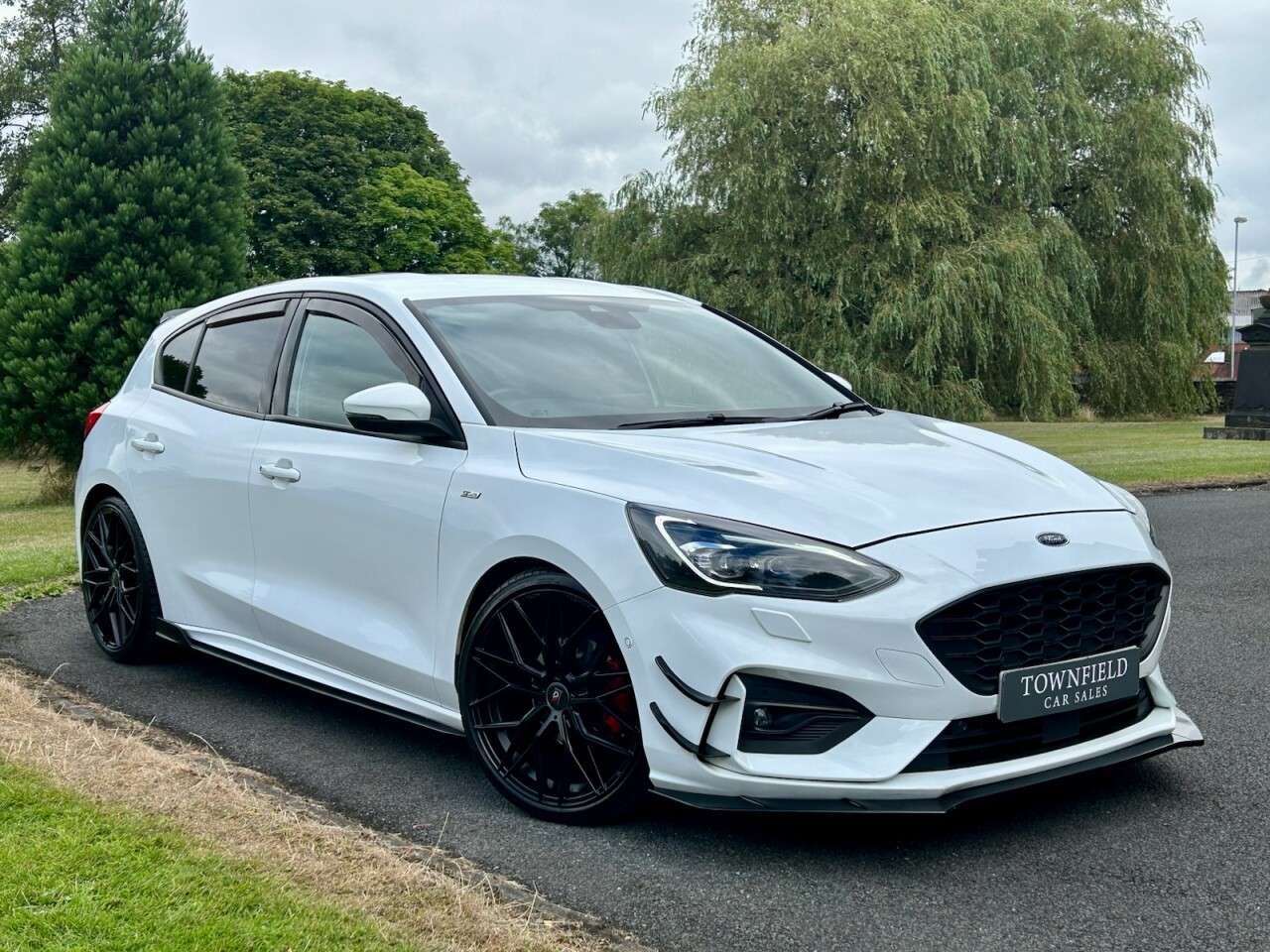 A 2019 FORD FOCUS 1.5T EcoBoost ST-Line X Hatchback 5dr Petrol Manual Euro 6 (s/s) (182 ps) P A 2019 FORD FOCUS 1.5T EcoBoost ST-Line X Hatchback 5dr Petrol Manual Euro 6 (s/s) (182 ps) P