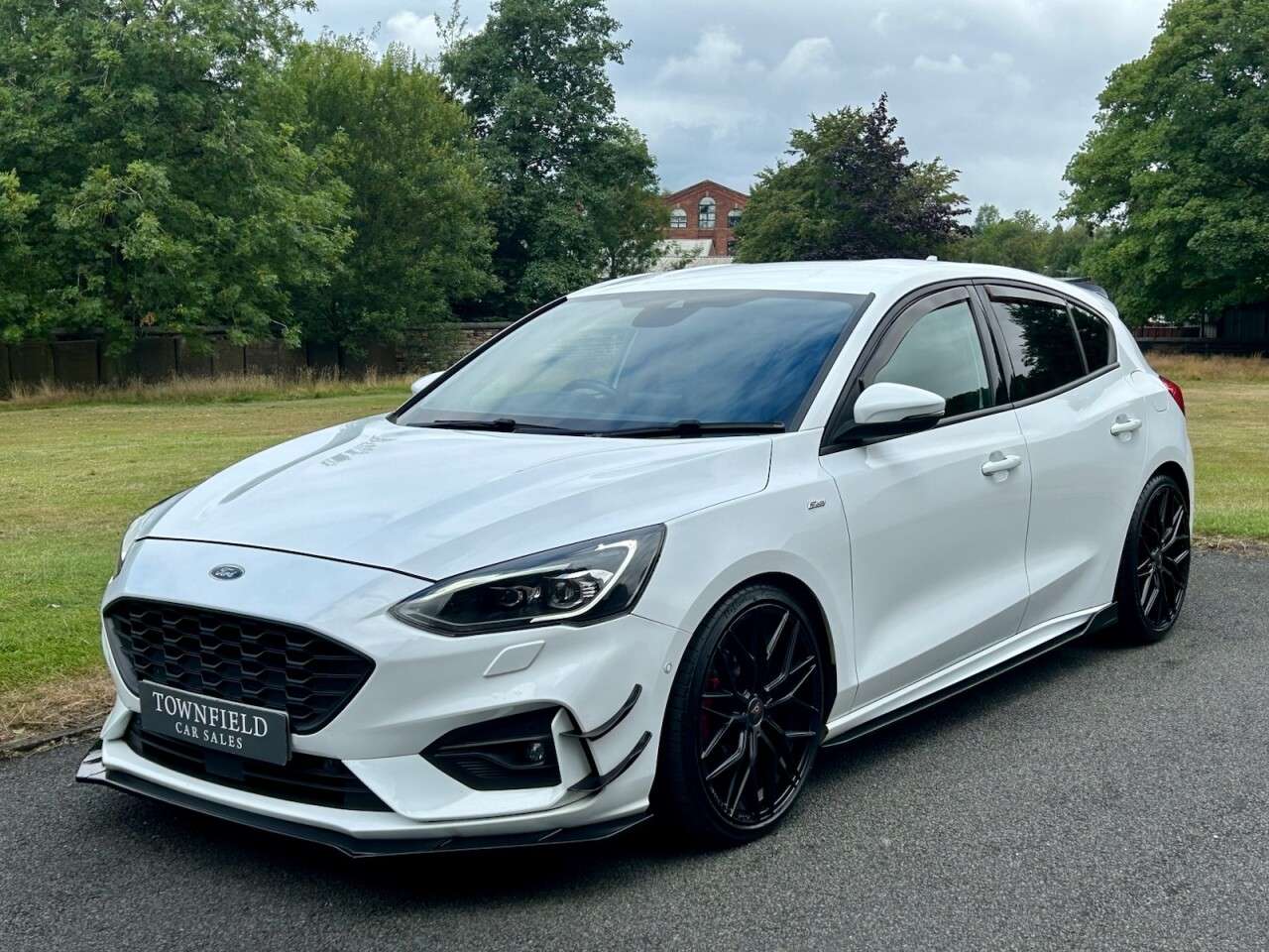 A 2019 FORD FOCUS 1.5T EcoBoost ST-Line X Hatchback 5dr Petrol Manual Euro 6 (s/s) (182 ps) P A 2019 FORD FOCUS 1.5T EcoBoost ST-Line X Hatchback 5dr Petrol Manual Euro 6 (s/s) (182 ps) P