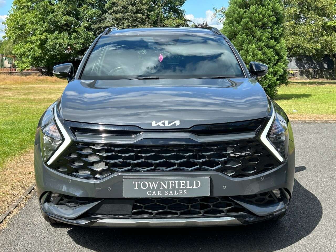 A 2023 KIA SPORTAGE 1.6 T-GDi 13.8kWh GT-Line SUV 5dr Petrol Plug-in Hybrid Auto AWD Euro 6 (s/ A 2023 KIA SPORTAGE 1.6 T-GDi 13.8kWh GT-Line SUV 5dr Petrol Plug-in Hybrid Auto AWD Euro 6 (s/