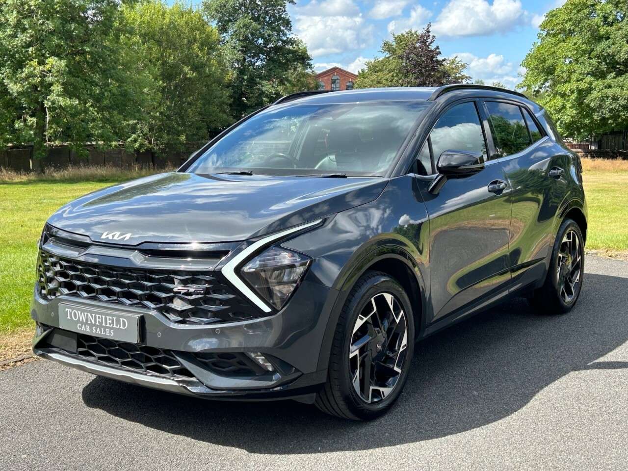 A 2023 KIA SPORTAGE 1.6 T-GDi 13.8kWh GT-Line SUV 5dr Petrol Plug-in Hybrid Auto AWD Euro 6 (s/ A 2023 KIA SPORTAGE 1.6 T-GDi 13.8kWh GT-Line SUV 5dr Petrol Plug-in Hybrid Auto AWD Euro 6 (s/