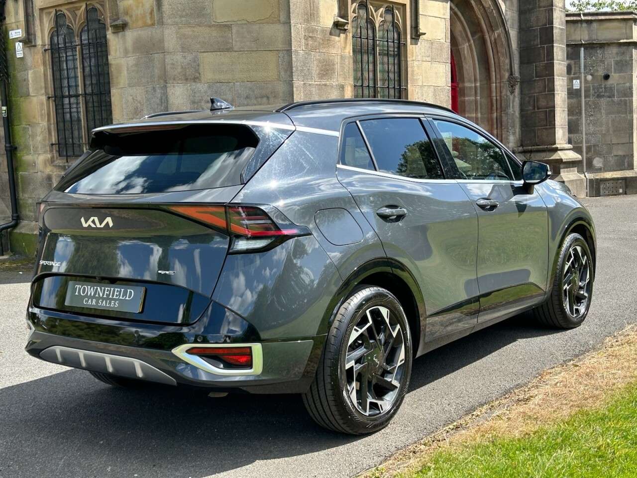 A 2023 KIA SPORTAGE 1.6 T-GDi 13.8kWh GT-Line SUV 5dr Petrol Plug-in Hybrid Auto AWD Euro 6 (s/ A 2023 KIA SPORTAGE 1.6 T-GDi 13.8kWh GT-Line SUV 5dr Petrol Plug-in Hybrid Auto AWD Euro 6 (s/