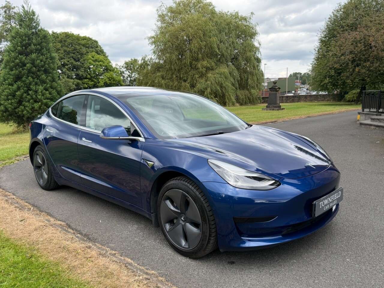 A 2020 TESLA MODEL 3 Standard Range Plus Saloon 4dr Electric Auto RWD (241 bhp) AUTO, HEATED BLA A 2020 TESLA MODEL 3 Standard Range Plus Saloon 4dr Electric Auto RWD (241 bhp) AUTO, HEATED BLA