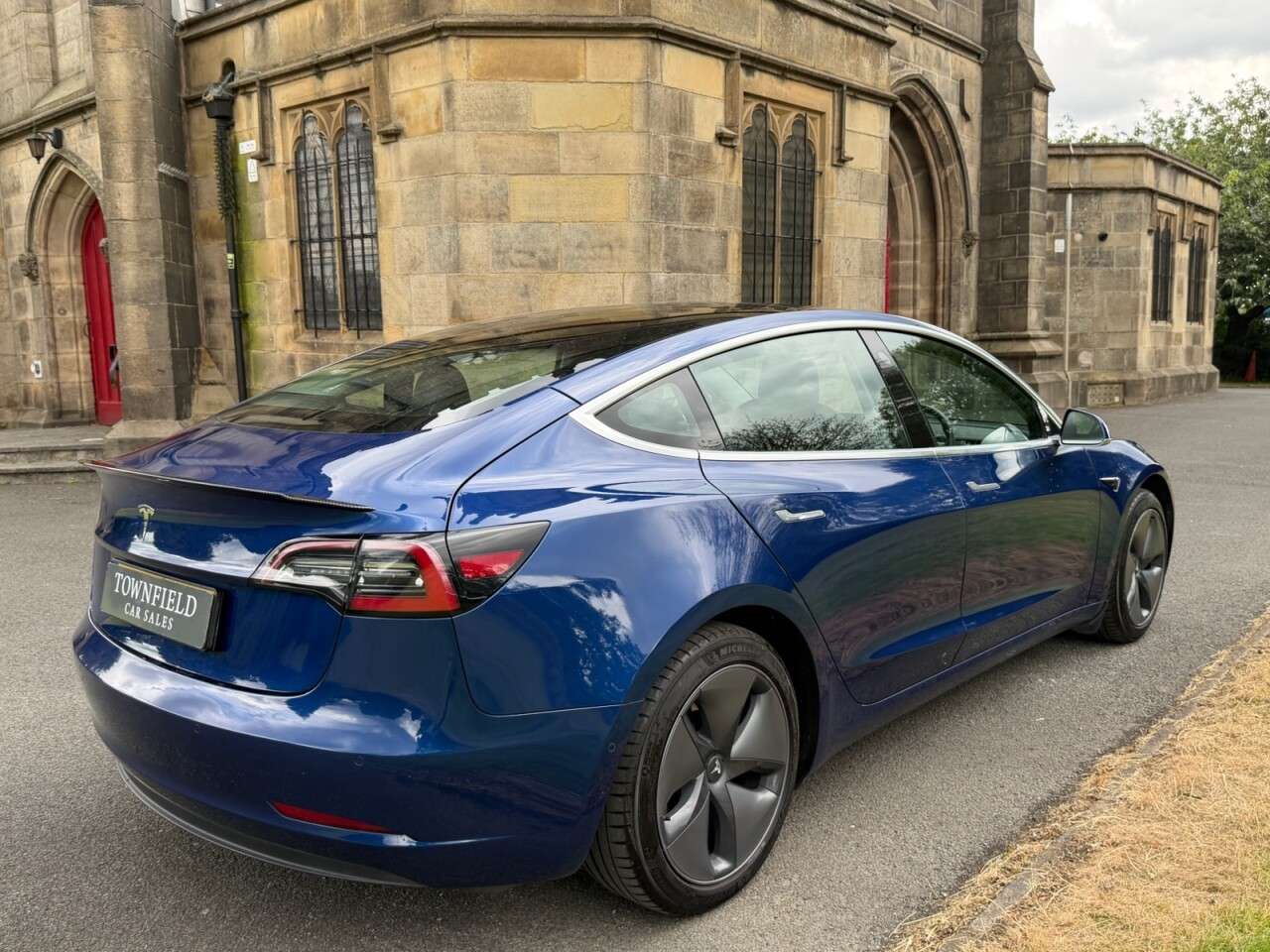 A 2020 TESLA MODEL 3 Standard Range Plus Saloon 4dr Electric Auto RWD (241 bhp) AUTO, HEATED BLA A 2020 TESLA MODEL 3 Standard Range Plus Saloon 4dr Electric Auto RWD (241 bhp) AUTO, HEATED BLA