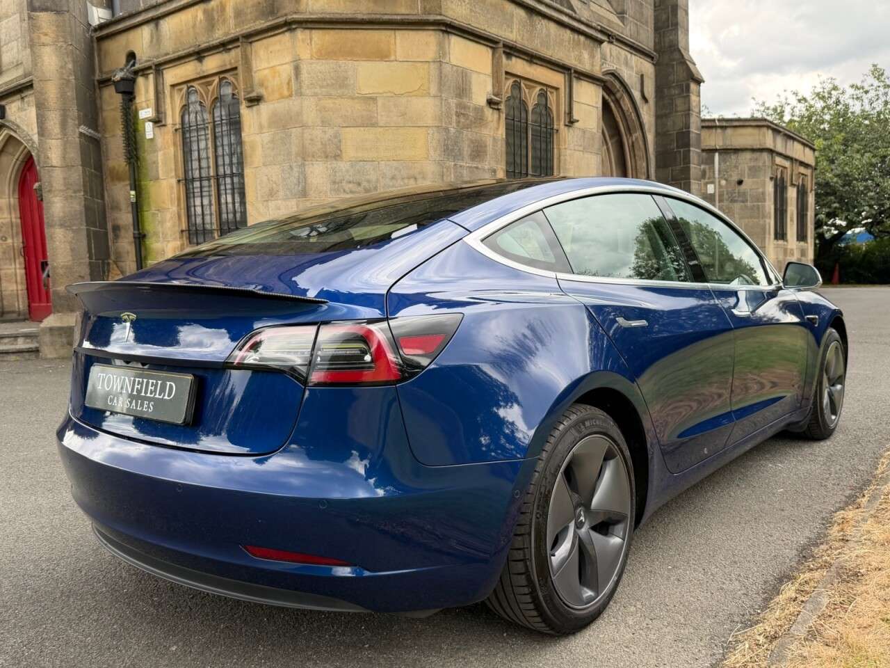 A 2020 TESLA MODEL 3 Standard Range Plus Saloon 4dr Electric Auto RWD (241 bhp) AUTO, HEATED BLA A 2020 TESLA MODEL 3 Standard Range Plus Saloon 4dr Electric Auto RWD (241 bhp) AUTO, HEATED BLA