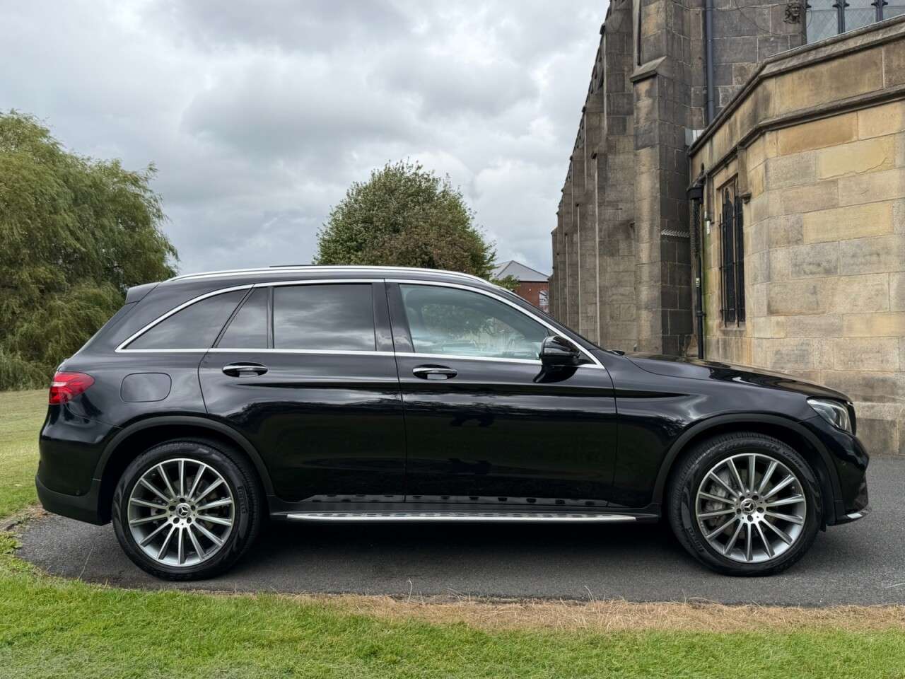 A 2018 MERCEDES-BENZ GLC 2.0 GLC250 AMG Line (Premium) SUV 5dr Petrol G-Tronic+ 4MATIC Euro 6 (s/s) A 2018 MERCEDES-BENZ GLC 2.0 GLC250 AMG Line (Premium) SUV 5dr Petrol G-Tronic+ 4MATIC Euro 6 (s/s)