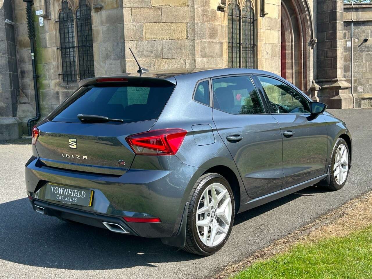 A 2020 SEAT IBIZA 1.0 MPI FR Hatchback 5dr Petrol Manual Euro 6 (s/s) GPF (80 ps) A 2020 SEAT IBIZA 1.0 MPI FR Hatchback 5dr Petrol Manual Euro 6 (s/s) GPF (80 ps)