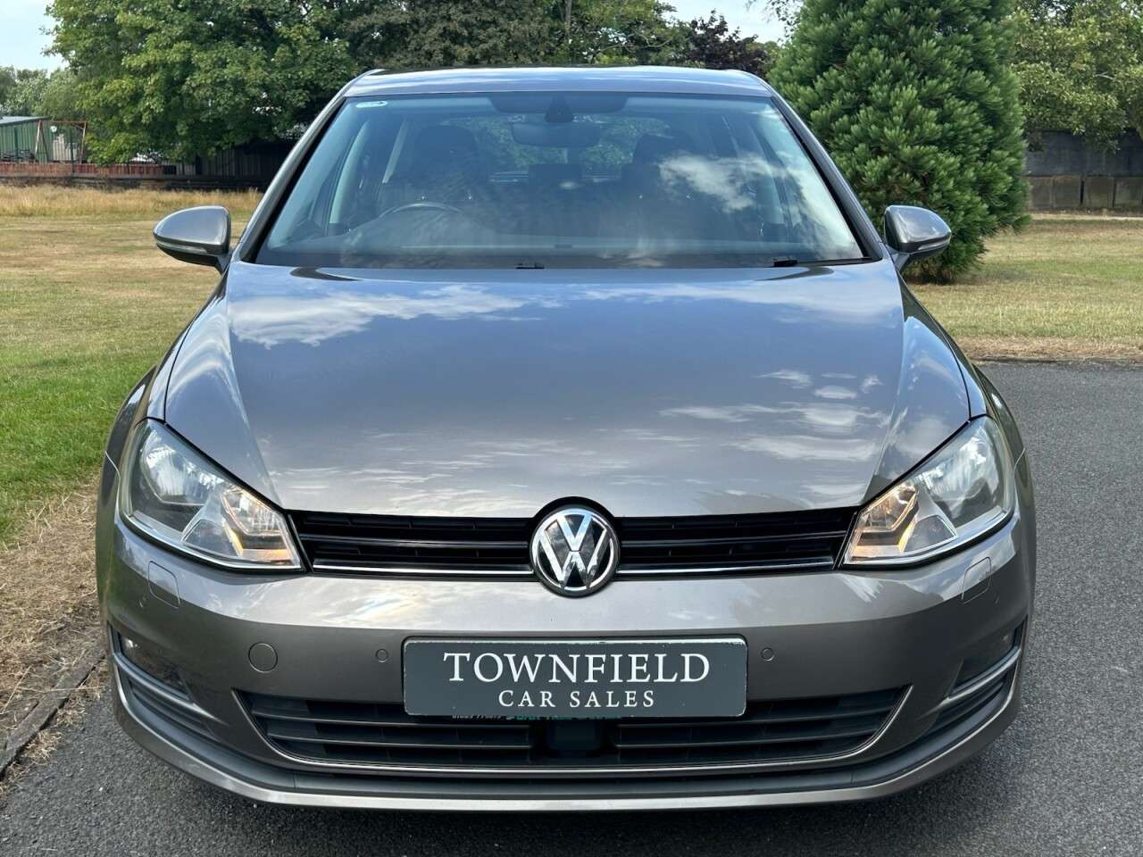 A 2016 VOLKSWAGEN GOLF 1.6 TDI BlueMotion Tech Match Edition Hatchback 5dr Diesel DSG Euro 6 (s/s) A 2016 VOLKSWAGEN GOLF 1.6 TDI BlueMotion Tech Match Edition Hatchback 5dr Diesel DSG Euro 6 (s/s)