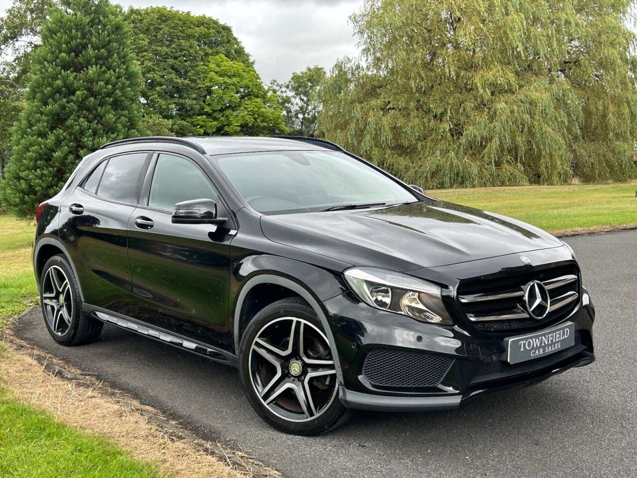 A 2015 MERCEDES-BENZ GLA 2.1 GLA220d AMG Line (Executive) SUV 5dr Diesel 7G-DCT 4MATIC Euro 6 (s/s) A 2015 MERCEDES-BENZ GLA 2.1 GLA220d AMG Line (Executive) SUV 5dr Diesel 7G-DCT 4MATIC Euro 6 (s/s)