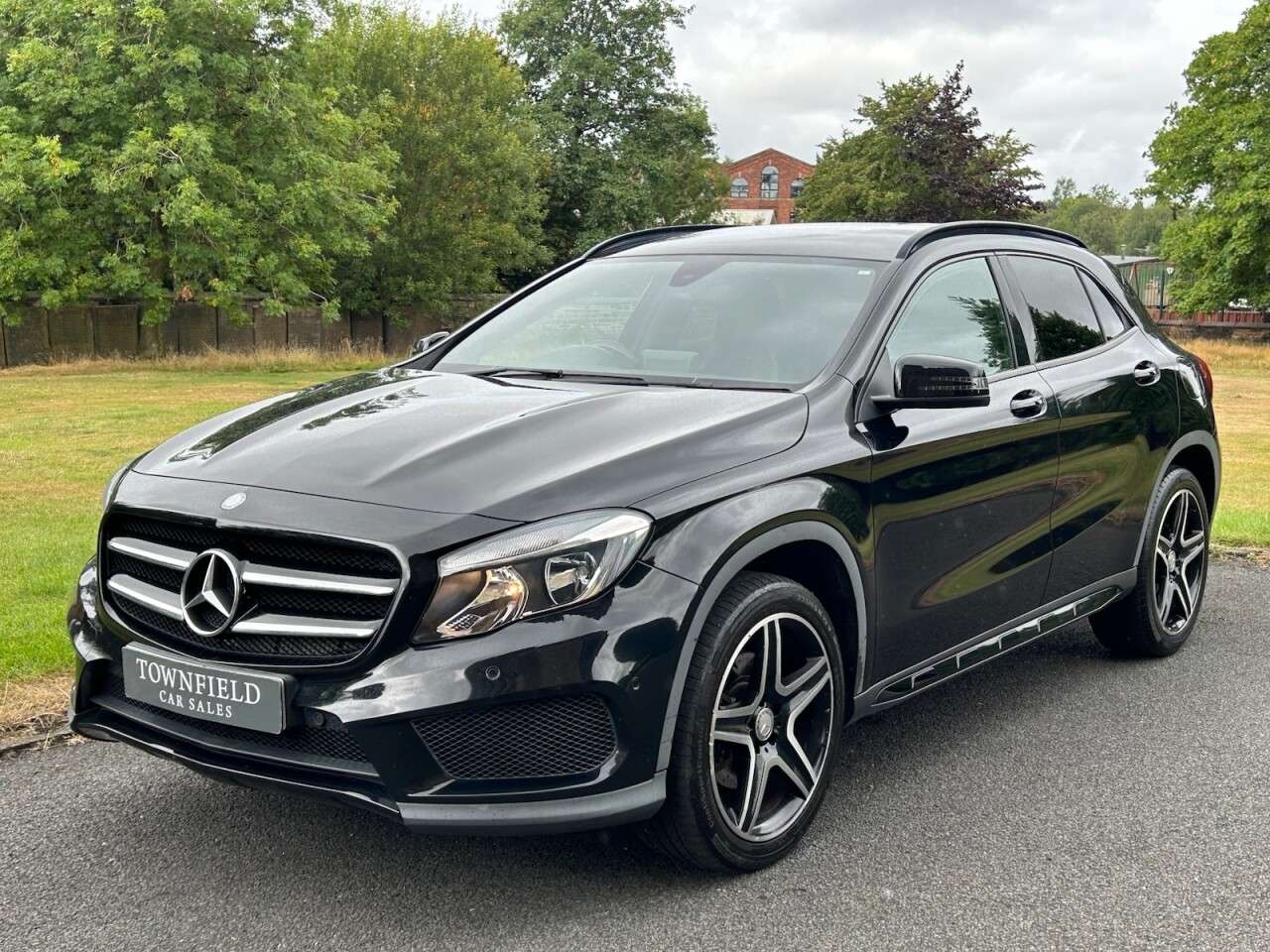 A 2015 MERCEDES-BENZ GLA 2.1 GLA220d AMG Line (Executive) SUV 5dr Diesel 7G-DCT 4MATIC Euro 6 (s/s) A 2015 MERCEDES-BENZ GLA 2.1 GLA220d AMG Line (Executive) SUV 5dr Diesel 7G-DCT 4MATIC Euro 6 (s/s)