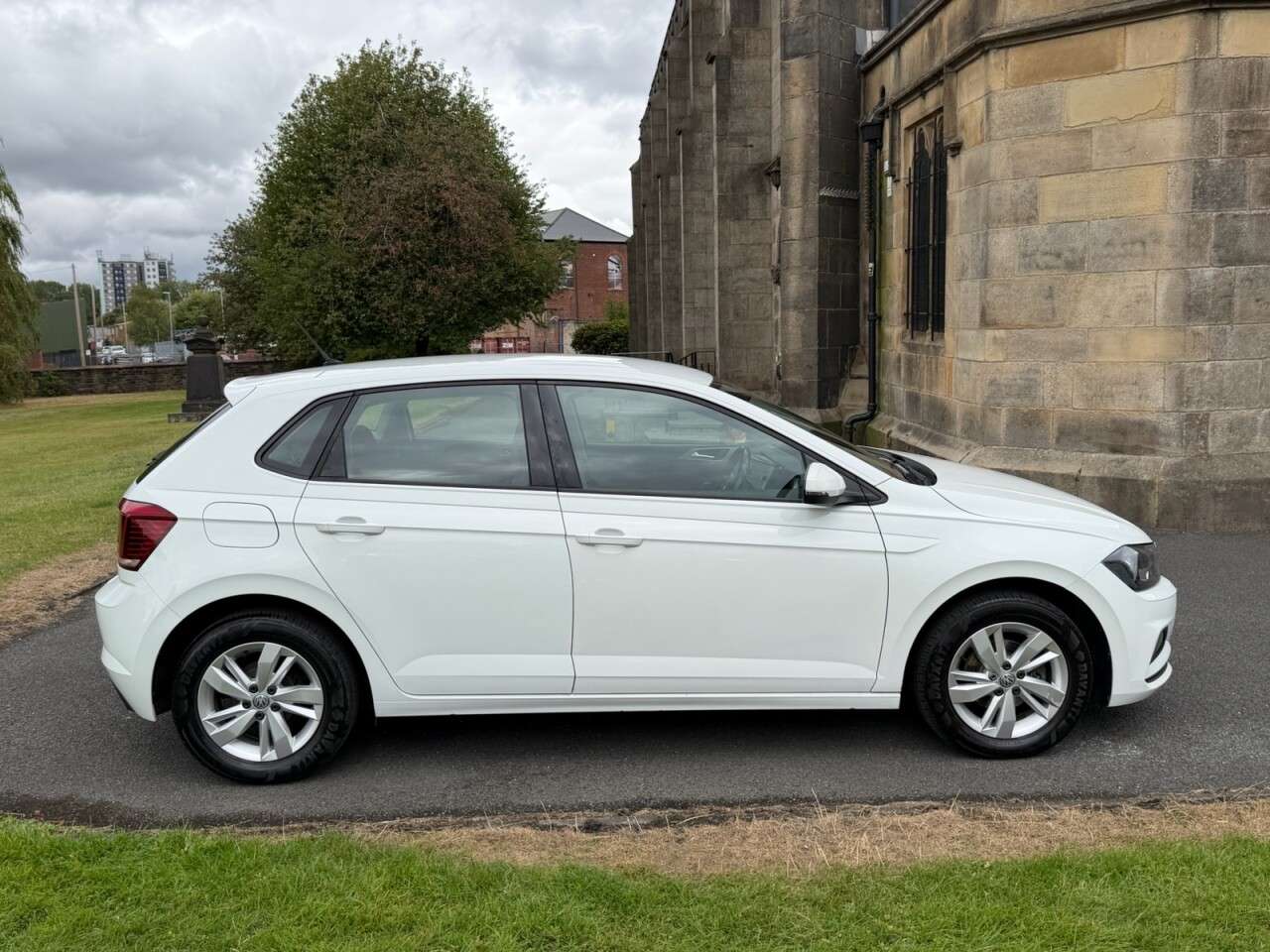 A 2019 VOLKSWAGEN POLO 1.0 EVO SE Hatchback 5dr Petrol Manual Euro 6 (s/s) (65 ps) AIR CON + 15" A A 2019 VOLKSWAGEN POLO 1.0 EVO SE Hatchback 5dr Petrol Manual Euro 6 (s/s) (65 ps) AIR CON + 15" A