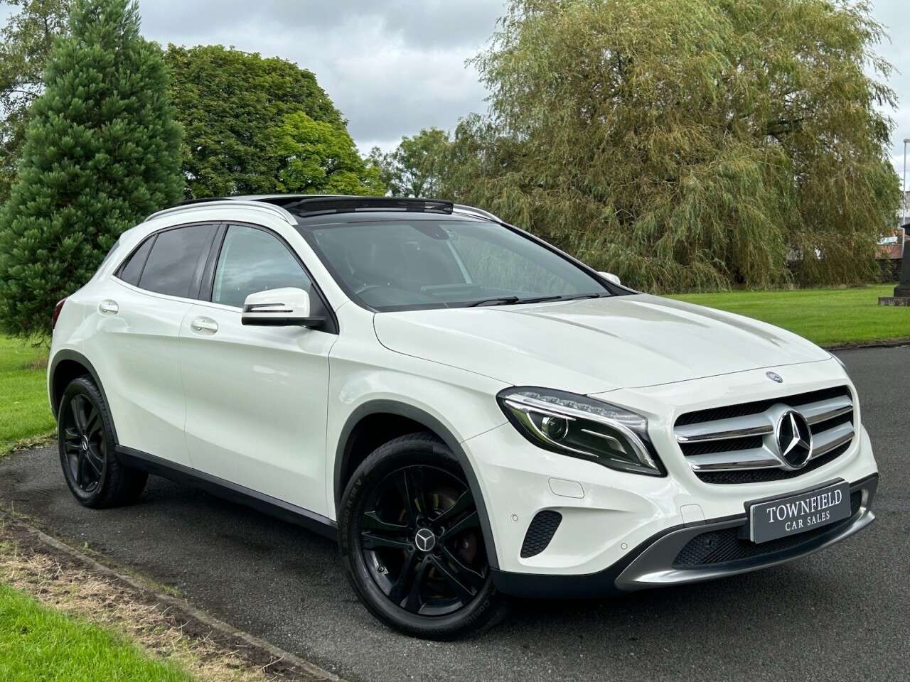 A 2015 MERCEDES-BENZ GLA 2.1 GLA220 CDI Sport SUV 5dr Diesel 7G-DCT 4MATIC Euro 6 (s/s) (170 ps) HEA A 2015 MERCEDES-BENZ GLA 2.1 GLA220 CDI Sport SUV 5dr Diesel 7G-DCT 4MATIC Euro 6 (s/s) (170 ps) HEA