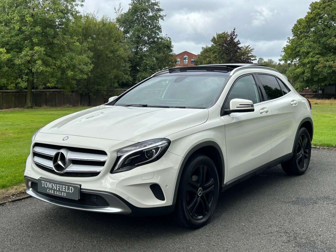 A 2015 MERCEDES-BENZ GLA 2.1 GLA220 CDI Sport SUV 5dr Diesel 7G-DCT 4MATIC Euro 6 (s/s) (170 ps) HEA A 2015 MERCEDES-BENZ GLA 2.1 GLA220 CDI Sport SUV 5dr Diesel 7G-DCT 4MATIC Euro 6 (s/s) (170 ps) HEA