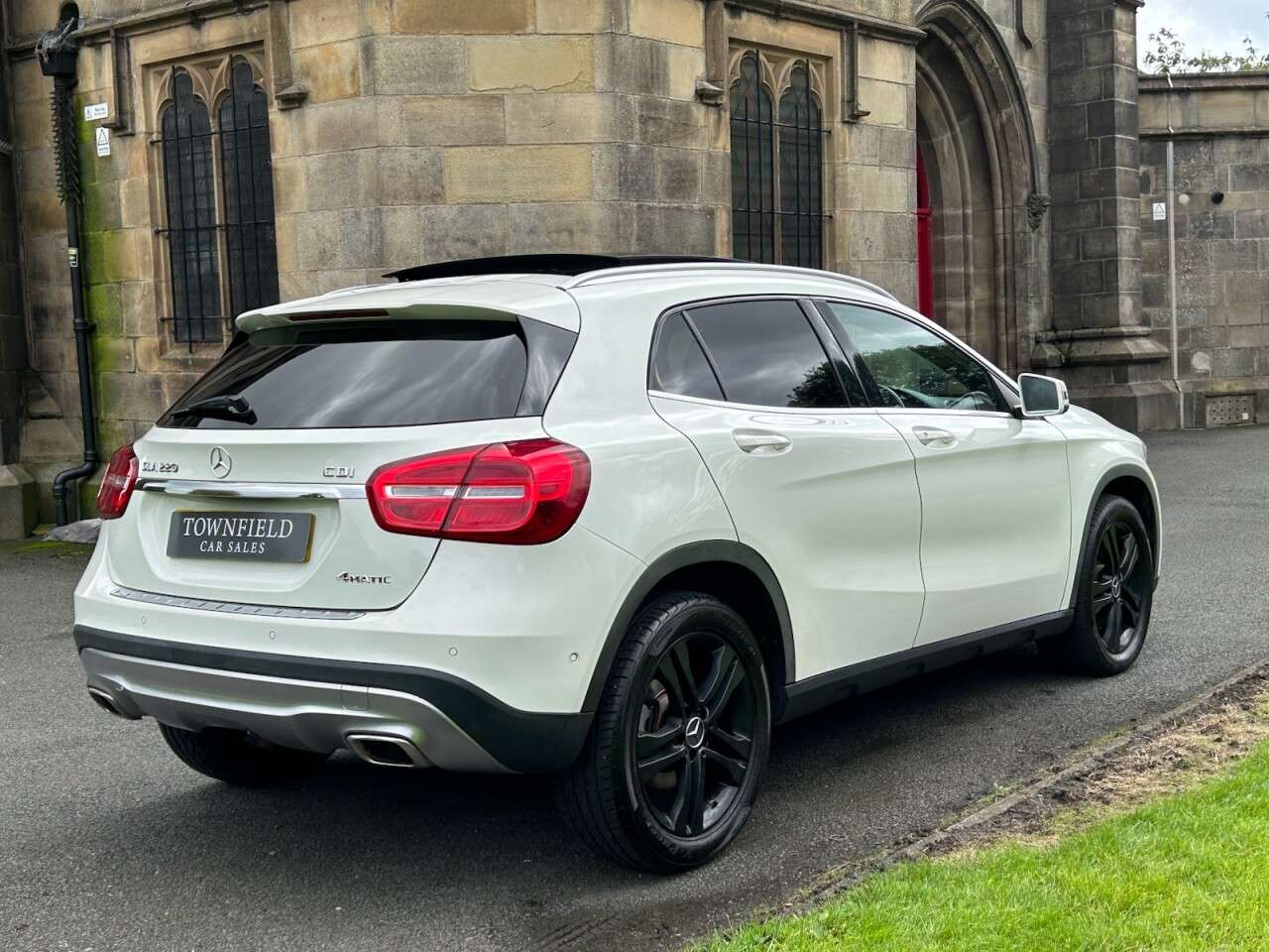 A 2015 MERCEDES-BENZ GLA 2.1 GLA220 CDI Sport SUV 5dr Diesel 7G-DCT 4MATIC Euro 6 (s/s) (170 ps) HEA A 2015 MERCEDES-BENZ GLA 2.1 GLA220 CDI Sport SUV 5dr Diesel 7G-DCT 4MATIC Euro 6 (s/s) (170 ps) HEA
