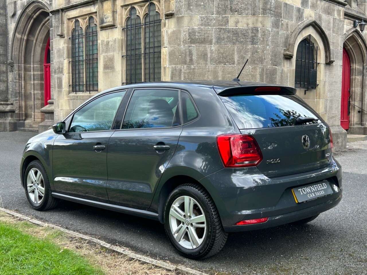 A 2016 VOLKSWAGEN POLO 1.0 BlueMotion Tech Match Hatchback 5dr Petrol Manual Euro 6 (s/s) (75 ps) A 2016 VOLKSWAGEN POLO 1.0 BlueMotion Tech Match Hatchback 5dr Petrol Manual Euro 6 (s/s) (75 ps)