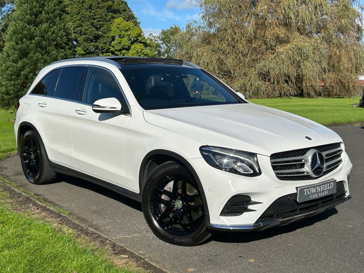 A 2016 MERCEDES-BENZ GLC 2.1 GLC220d AMG Line (Premium) SUV 5dr Diesel G-Tronic 4MATIC Euro 6 (s/s) A 2016 MERCEDES-BENZ GLC 2.1 GLC220d AMG Line (Premium) SUV 5dr Diesel G-Tronic 4MATIC Euro 6 (s/s)
