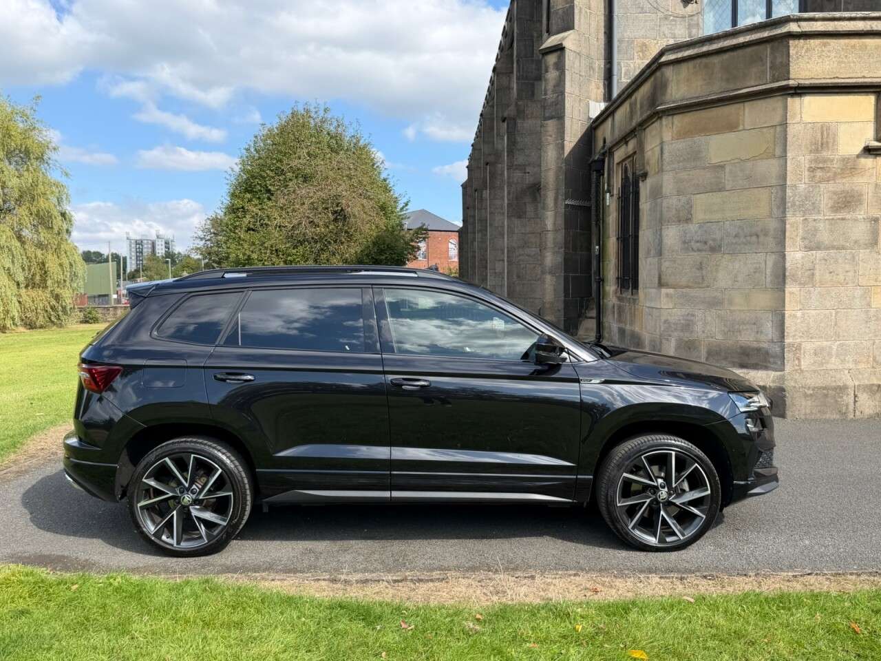 A 2023 SKODA KAROQ 1.5 TSI ACT SportLine SUV 5dr Petrol DSG Euro 6 (s/s) (150 ps) 19" ALLOYS+R A 2023 SKODA KAROQ 1.5 TSI ACT SportLine SUV 5dr Petrol DSG Euro 6 (s/s) (150 ps) 19" ALLOYS+R