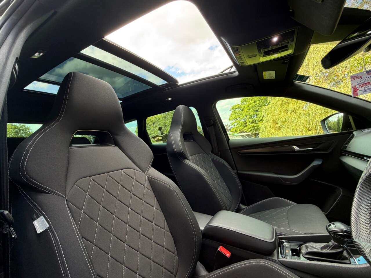 A 2023 SKODA KAROQ 1.5 TSI ACT SportLine SUV 5dr Petrol DSG Euro 6 (s/s) (150 ps) 19" ALLOYS+R A 2023 SKODA KAROQ 1.5 TSI ACT SportLine SUV 5dr Petrol DSG Euro 6 (s/s) (150 ps) 19" ALLOYS+R