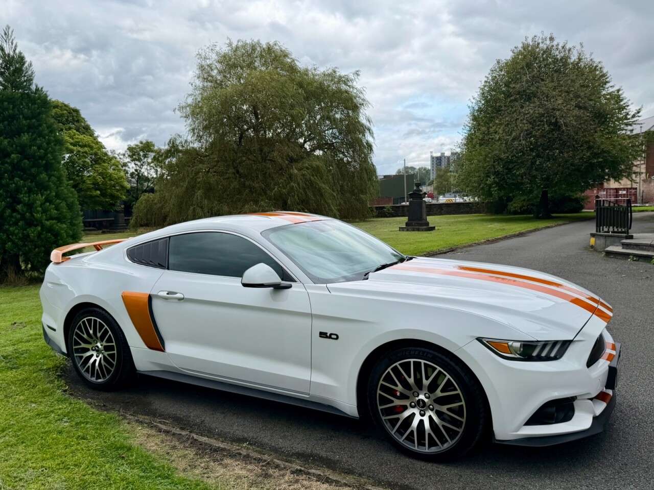 A 2016 FORD MUSTANG 5.0 V8 GT Fastback 2dr Petrol SelShift Euro 6 (416 bhp) FULL SERVICE HISTOR A 2016 FORD MUSTANG 5.0 V8 GT Fastback 2dr Petrol SelShift Euro 6 (416 bhp) FULL SERVICE HISTOR