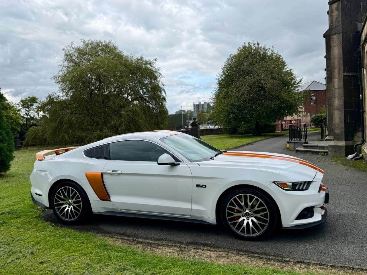 A 2016 FORD MUSTANG 5.0 V8 GT Fastback 2dr Petrol SelShift Euro 6 (416 bhp) FULL SERVICE HISTOR A 2016 FORD MUSTANG 5.0 V8 GT Fastback 2dr Petrol SelShift Euro 6 (416 bhp) FULL SERVICE HISTOR