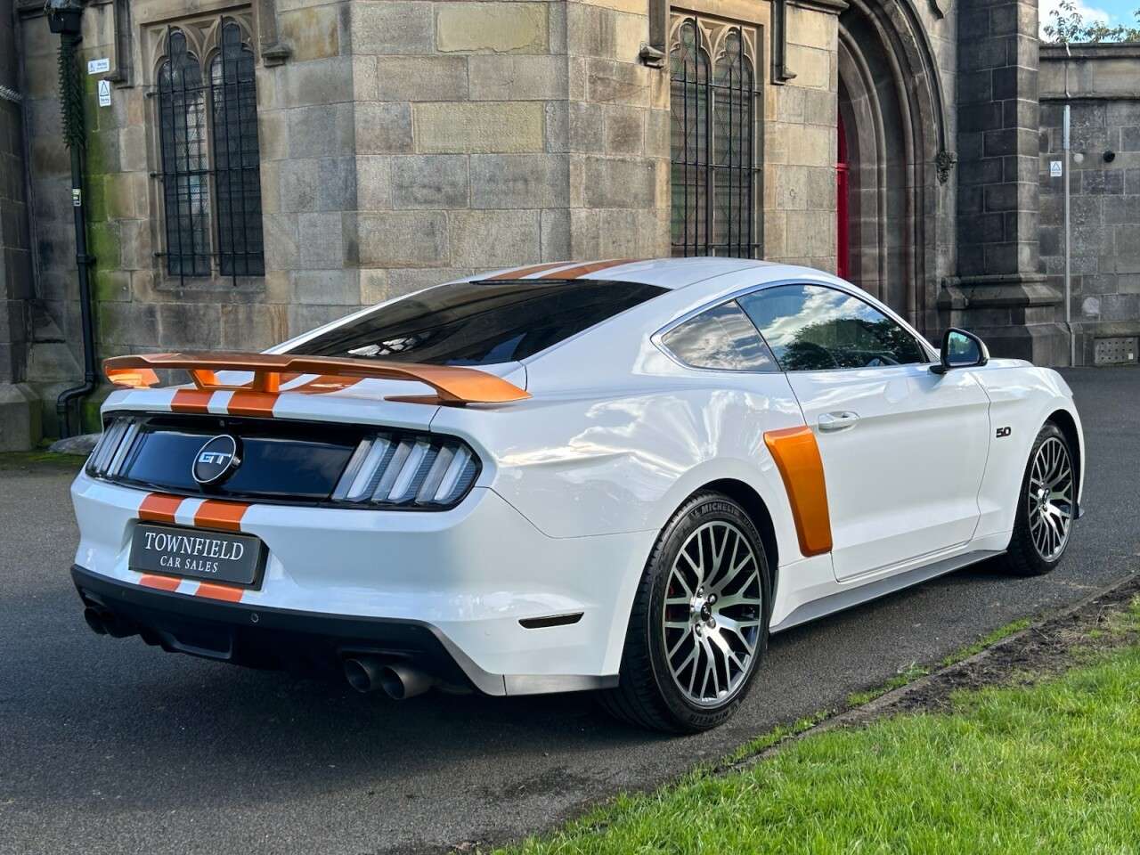 A 2016 FORD MUSTANG 5.0 V8 GT Fastback 2dr Petrol SelShift Euro 6 (416 bhp) FULL SERVICE HISTOR A 2016 FORD MUSTANG 5.0 V8 GT Fastback 2dr Petrol SelShift Euro 6 (416 bhp) FULL SERVICE HISTOR
