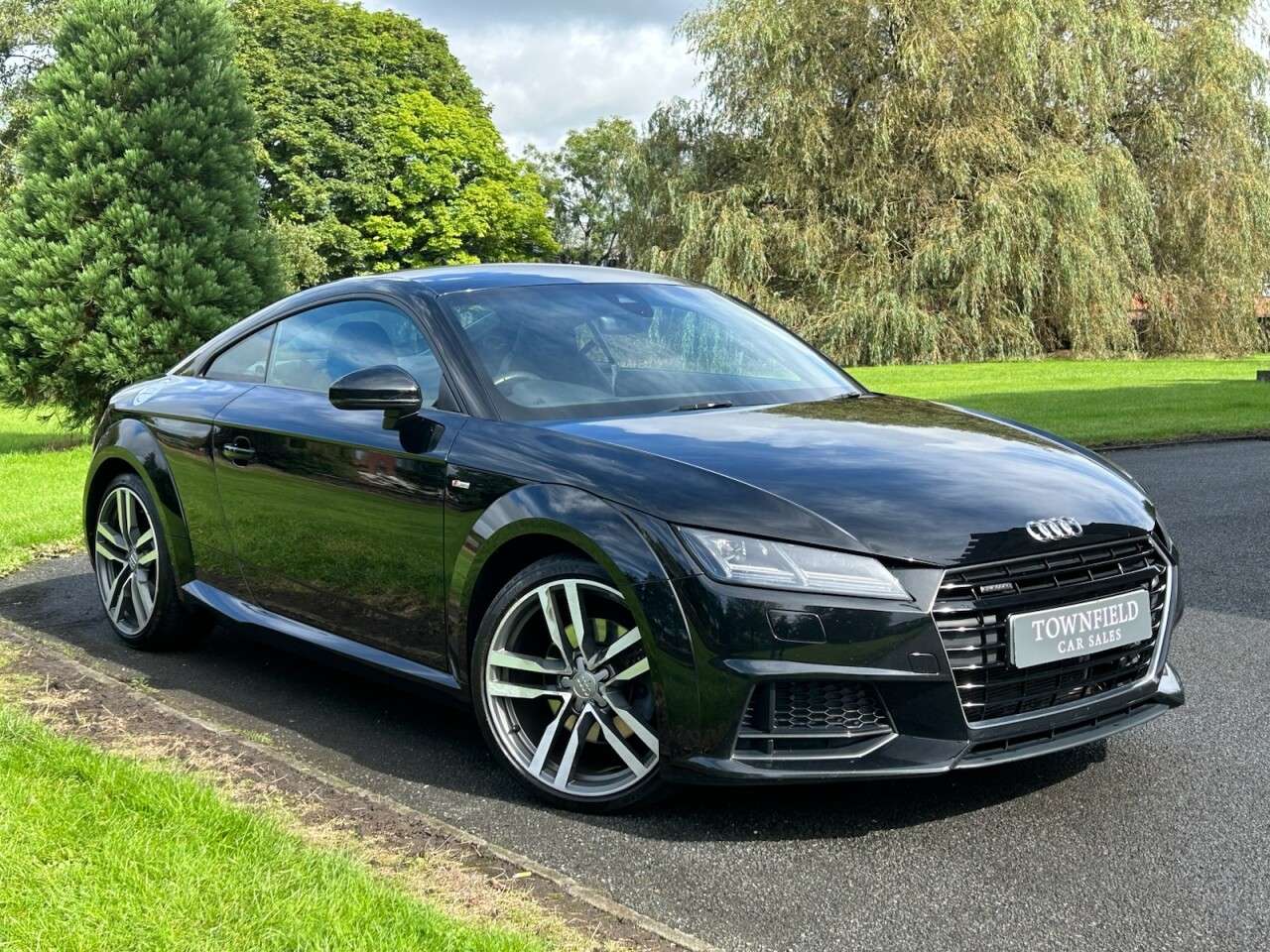 A 2015 AUDI TT 2.0 TFSI S line Coupe 3dr Petrol S Tronic quattro Euro 6 (s/s) (230 ps) 19" A 2015 AUDI TT 2.0 TFSI S line Coupe 3dr Petrol S Tronic quattro Euro 6 (s/s) (230 ps) 19"