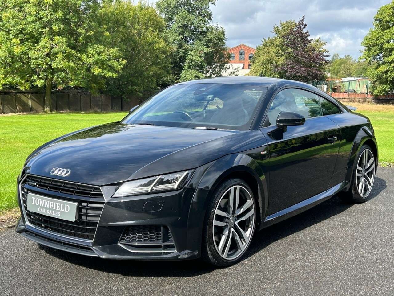 A 2015 AUDI TT 2.0 TFSI S line Coupe 3dr Petrol S Tronic quattro Euro 6 (s/s) (230 ps) 19" A 2015 AUDI TT 2.0 TFSI S line Coupe 3dr Petrol S Tronic quattro Euro 6 (s/s) (230 ps) 19"