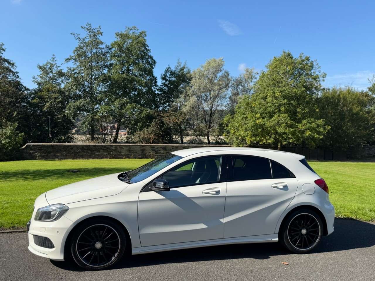 A 2015 MERCEDES-BENZ A CLASS 2.1 A200 CDI AMG Night Edition Hatchback 5dr Diesel 7G-DCT Euro 6 (s/s) (13 A 2015 MERCEDES-BENZ A CLASS 2.1 A200 CDI AMG Night Edition Hatchback 5dr Diesel 7G-DCT Euro 6 (s/s) (13