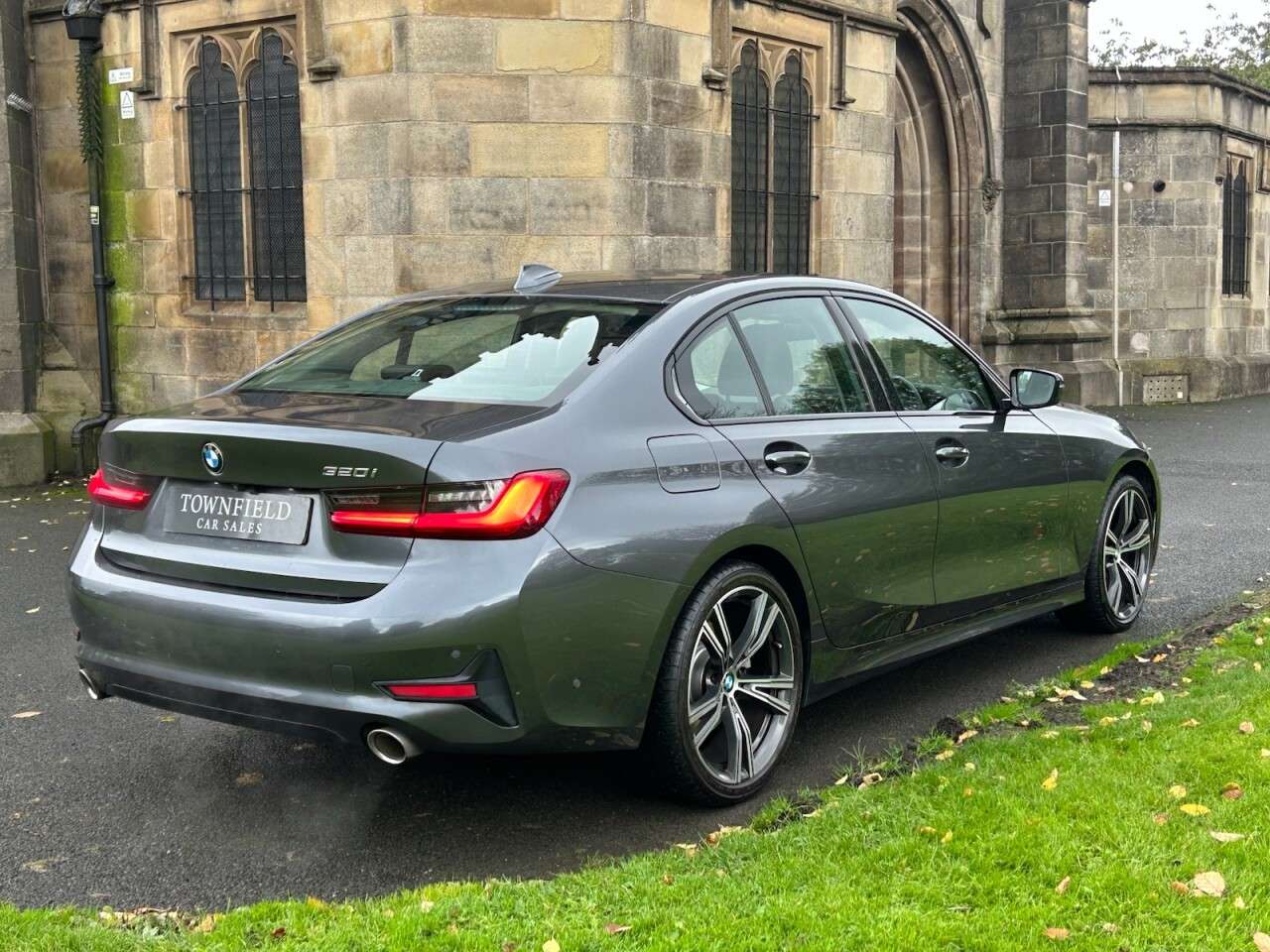 A 2020 BMW 3 SERIES 2.0 320i Sport Saloon 4dr Petrol Auto Euro 6 (s/s) (184 ps) FULL SERVICE HI A 2020 BMW 3 SERIES 2.0 320i Sport Saloon 4dr Petrol Auto Euro 6 (s/s) (184 ps) FULL SERVICE HI