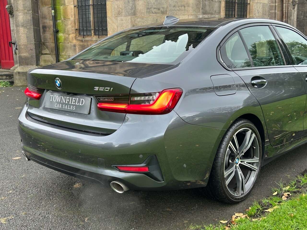 A 2020 BMW 3 SERIES 2.0 320i Sport Saloon 4dr Petrol Auto Euro 6 (s/s) (184 ps) FULL SERVICE HI A 2020 BMW 3 SERIES 2.0 320i Sport Saloon 4dr Petrol Auto Euro 6 (s/s) (184 ps) FULL SERVICE HI