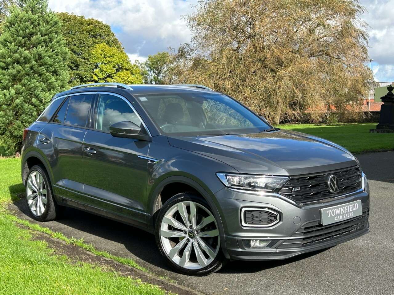 A 2021 VOLKSWAGEN T-ROC 1.5 TSI GPF EVO R-Line SUV 5dr Petrol Manual Euro 6 (s/s) (150 ps) PARKING A 2021 VOLKSWAGEN T-ROC 1.5 TSI GPF EVO R-Line SUV 5dr Petrol Manual Euro 6 (s/s) (150 ps) PARKING