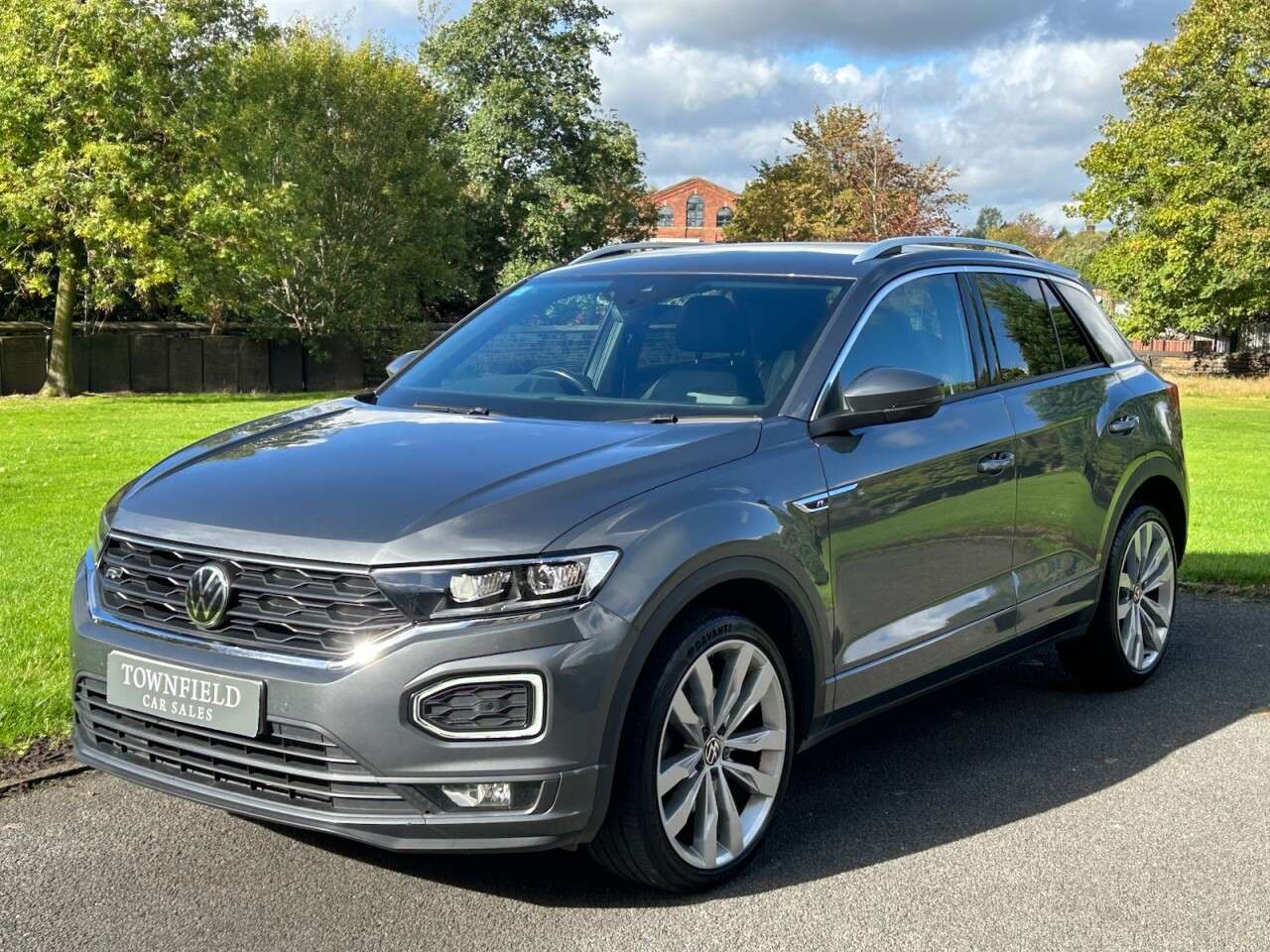 A 2021 VOLKSWAGEN T-ROC 1.5 TSI GPF EVO R-Line SUV 5dr Petrol Manual Euro 6 (s/s) (150 ps) PARKING A 2021 VOLKSWAGEN T-ROC 1.5 TSI GPF EVO R-Line SUV 5dr Petrol Manual Euro 6 (s/s) (150 ps) PARKING