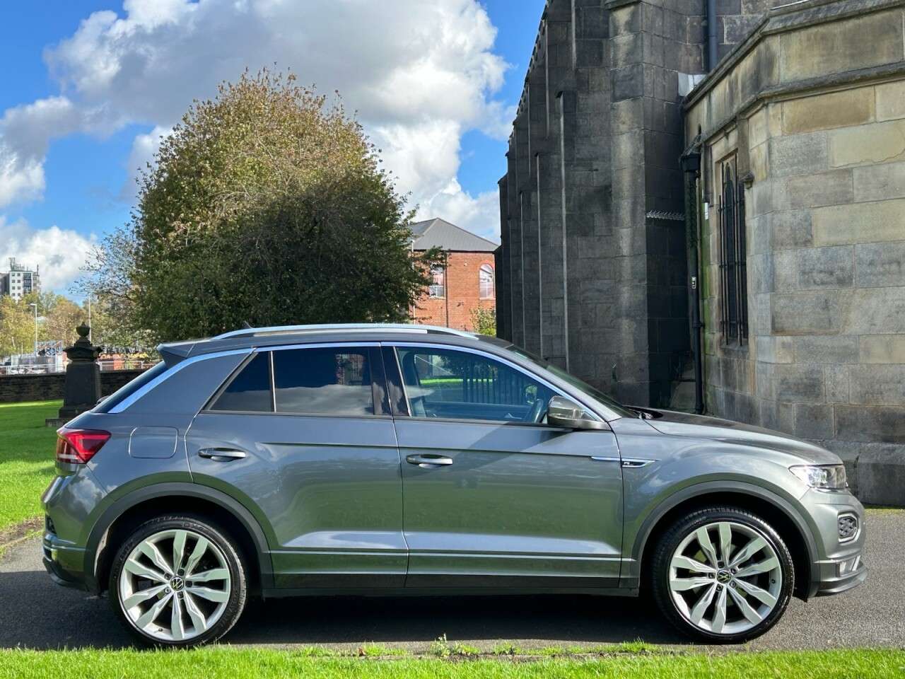 A 2021 VOLKSWAGEN T-ROC 1.5 TSI GPF EVO R-Line SUV 5dr Petrol Manual Euro 6 (s/s) (150 ps) PARKING A 2021 VOLKSWAGEN T-ROC 1.5 TSI GPF EVO R-Line SUV 5dr Petrol Manual Euro 6 (s/s) (150 ps) PARKING