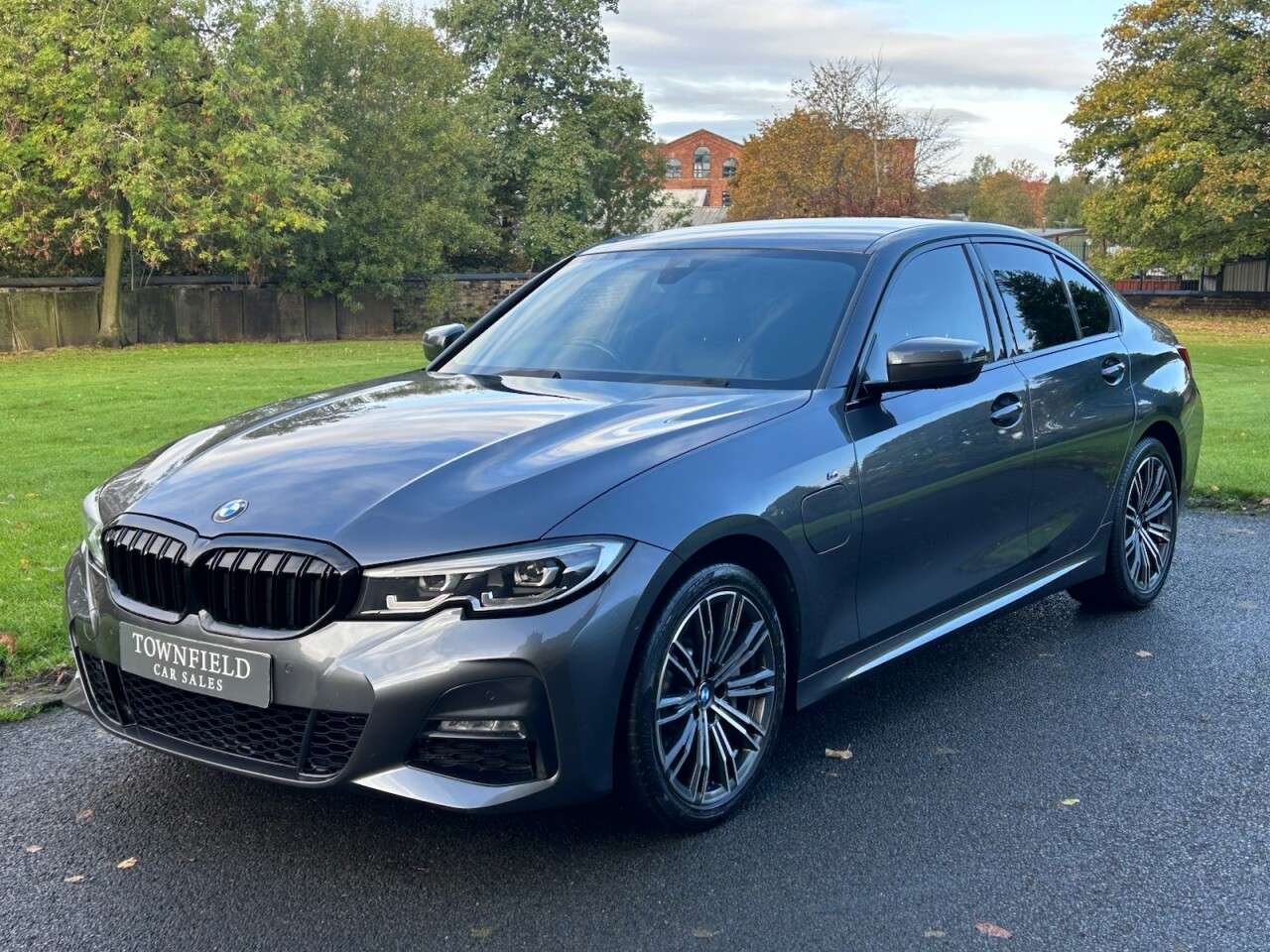 A 2019 BMW 3 SERIES 2.0 330e 12kWh M Sport Saloon 4dr Petrol Plug-in Hybrid Auto Euro 6 (s/s) ( A 2019 BMW 3 SERIES 2.0 330e 12kWh M Sport Saloon 4dr Petrol Plug-in Hybrid Auto Euro 6 (s/s) (