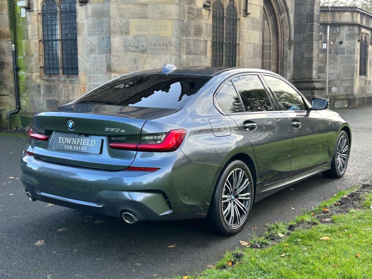 A 2019 BMW 3 SERIES 2.0 330e 12kWh M Sport Saloon 4dr Petrol Plug-in Hybrid Auto Euro 6 (s/s) ( A 2019 BMW 3 SERIES 2.0 330e 12kWh M Sport Saloon 4dr Petrol Plug-in Hybrid Auto Euro 6 (s/s) (